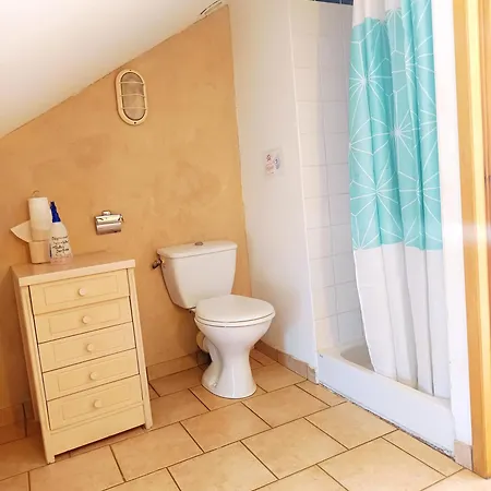 De La Bastide, 30750 度假居 *