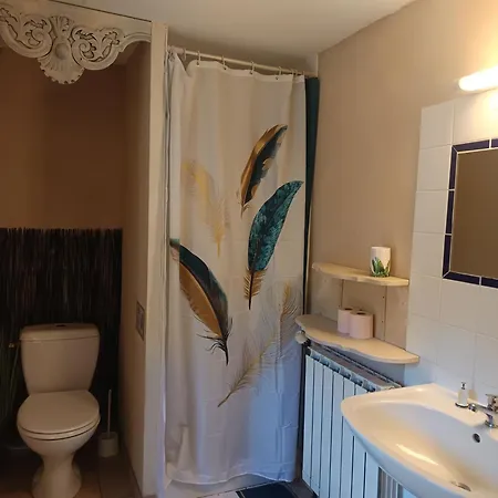 De La Bastide, 30750 度假居 *